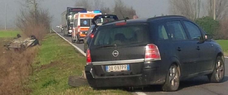 Scontro tra auto, all'ospedale i due conducenti