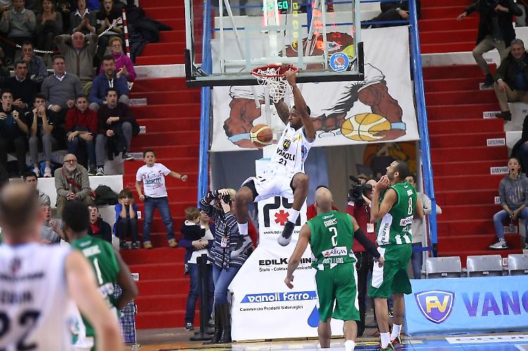 La Vanoli non si accontenta, Avellino battuto 88-81
