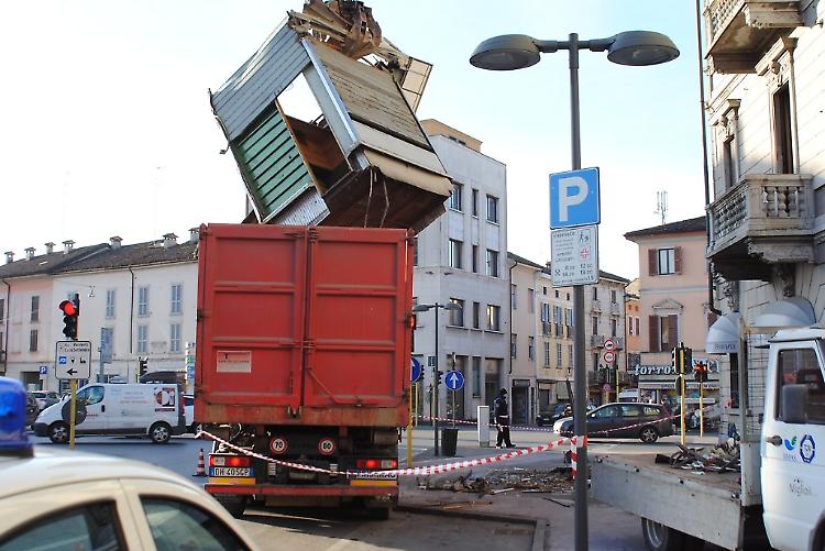 Rimossa l'edicola di porta Venezia