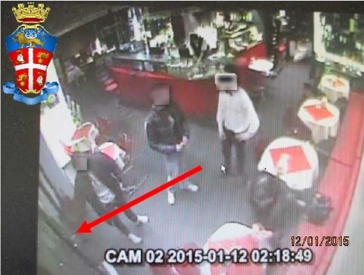 Rubano le chiavi da un bar, presi e denunciati