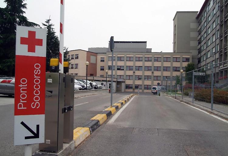 Cade con la bicicletta, apprensione per un 13enne