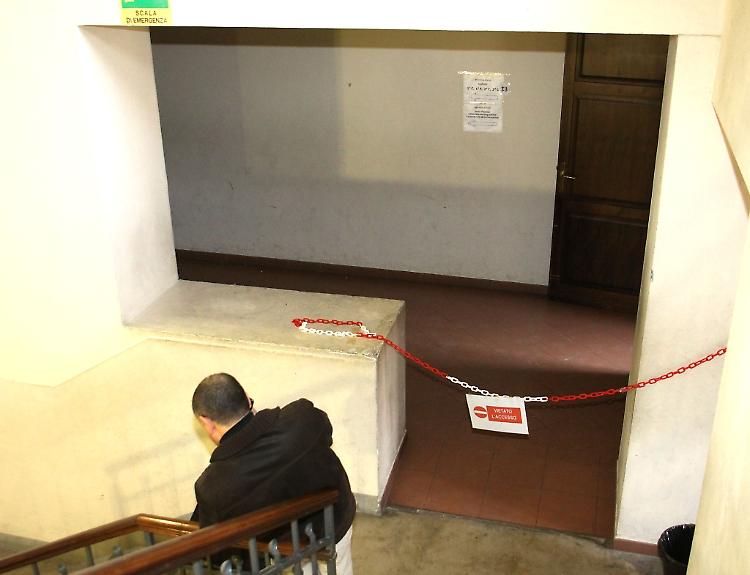 Distacco intonaco alla scuola Campi, alunni spostati in altre aule