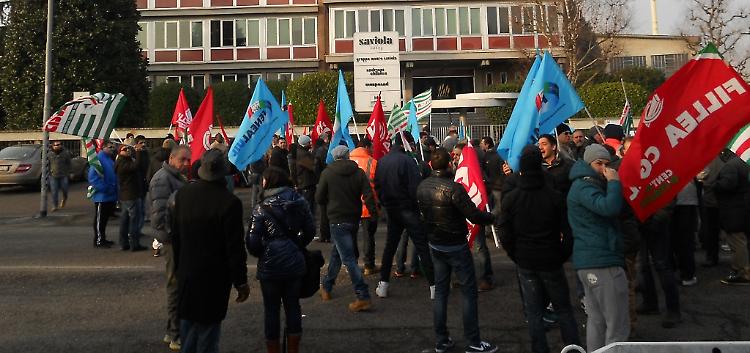 Saviola, primo sciopero della storia: trattativa riaperta