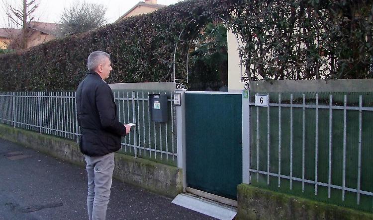 Sparo dalla pistola del figlio, la 61enne in lento miglioramento