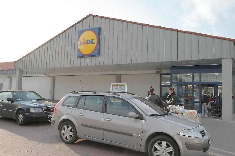 Lite per il posto dell'elemosina finisce a bastonate