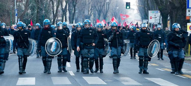 99 Posse, concerto blindato: mobilitati 200 agenti
