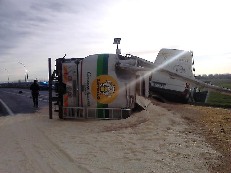 Incidente da brividi sulla Paullese, tragedia sfiorata