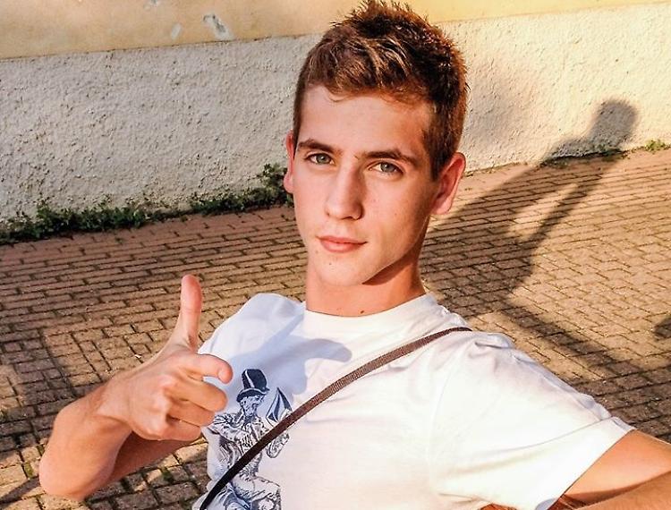 Lacrime per Gianluca, morto a 20 anni per una malattia