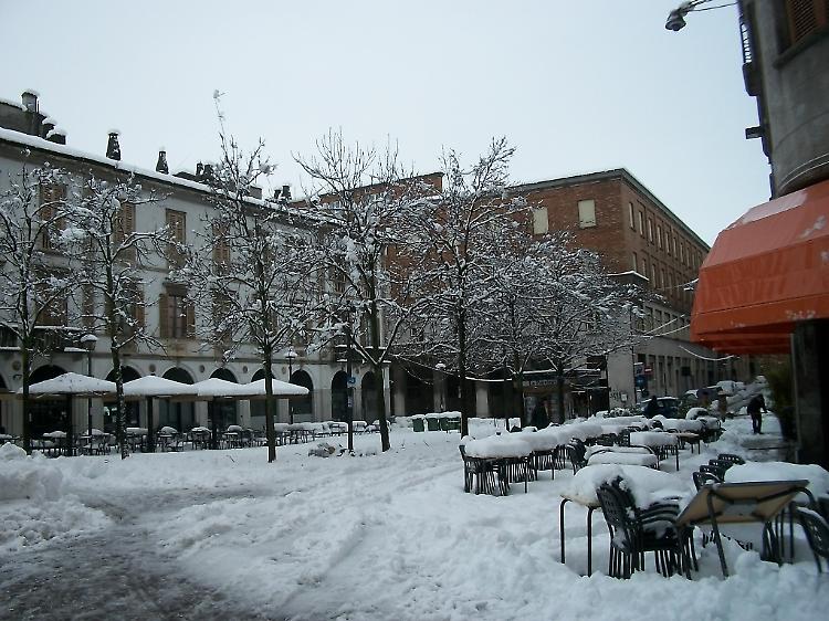 Piazza della Pace in bianco (Gloria Piva)