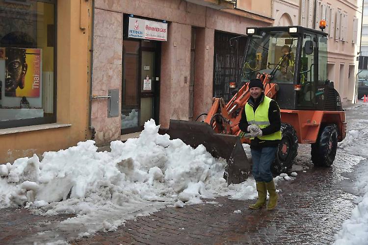 Lunedì 9 riaprono le scuole, servizio Piedibus sospeso