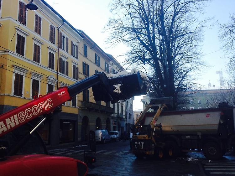 Comune e Aem Gestioni ancora al lavoro per lo sgombero della neve