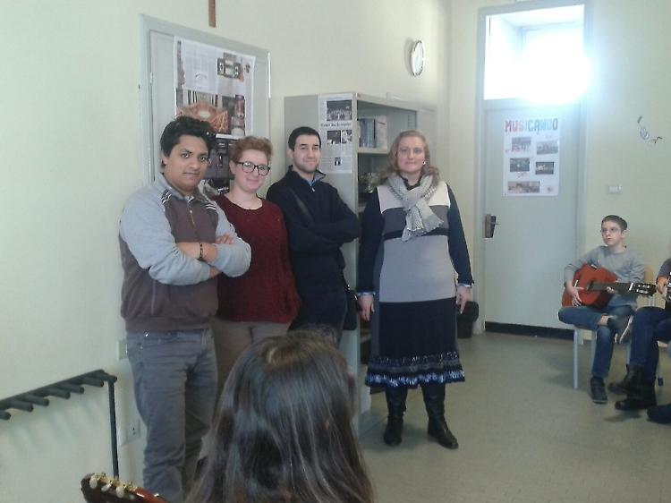 Stradivari e Virgilio, alunni (del liceo) che insegnano agli alunni (delle medie)