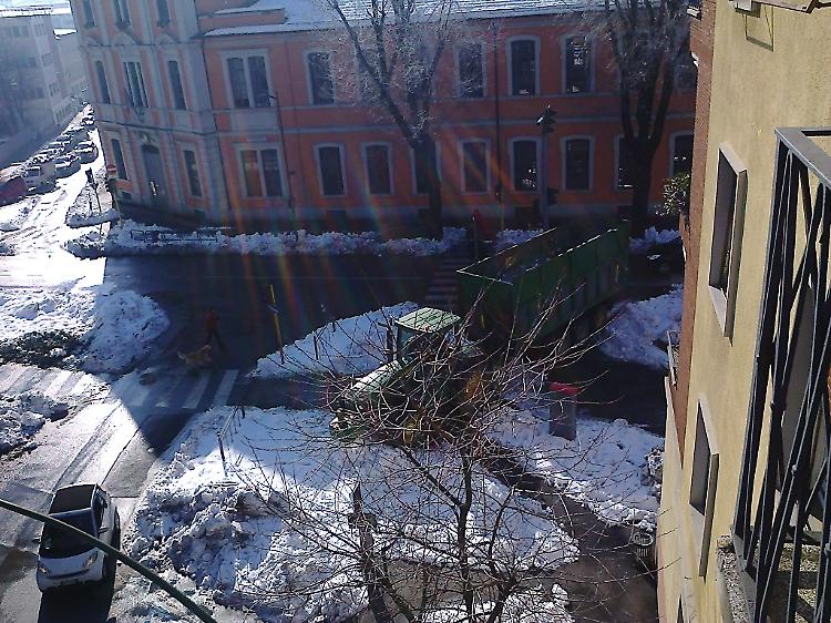 Ghiaccio dai tetti, ordinanza del sindaco: 
'Gli immobili vanno messi in sicurezza'