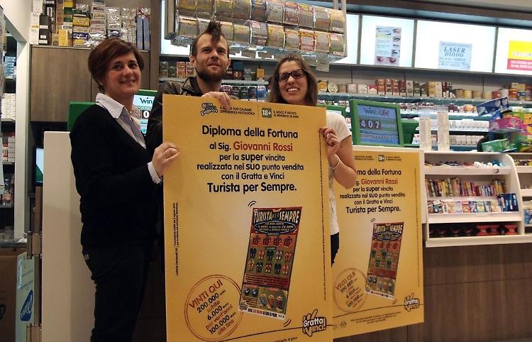 Gratta e vinci, maxi vincita alla tabaccheria Rossi