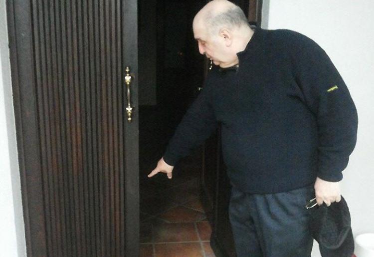 Ladri in canonica mentre il parroco celebra due funerali