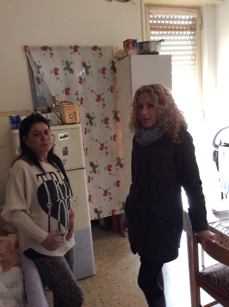 Sola e con la mamma malata
'L'assessore mi aiuti'
