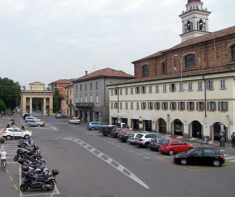 Ruota panoramica in piazza Garibaldi