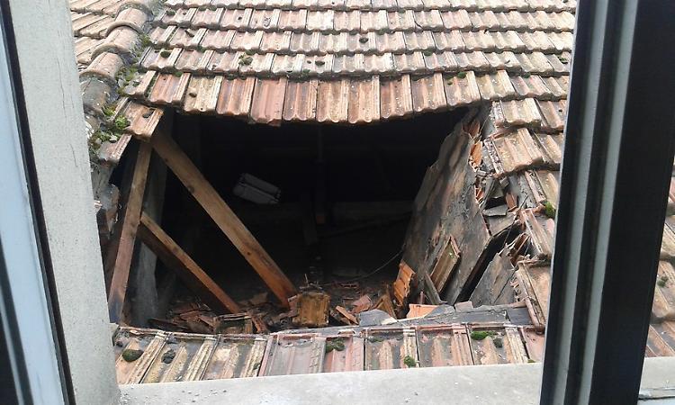 Provveditorato, voragine nel tetto: impiegati preoccupati
