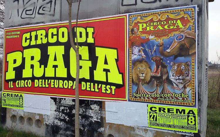 Manifesti abusivi, multato il circo di Praga