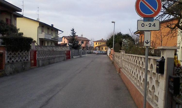 Solo il cane si accorge dei ladri, razzia in una villetta