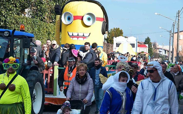 Carnevale di Cicognara e Roncadello, il meteo 'permette' la sfilata
