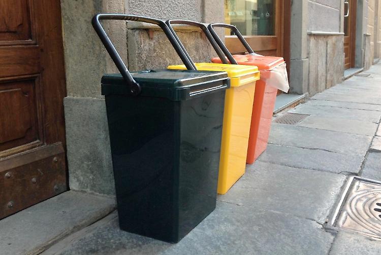raccolta rifiuti differenziata porta a  porta