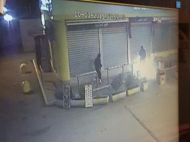 Sei banditi armati mazza e flessibile ripuliscono l'Agip di Madignano
