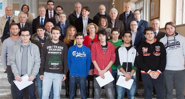 Simulazioni di colloqui, ragazzi emozionati e determinati
