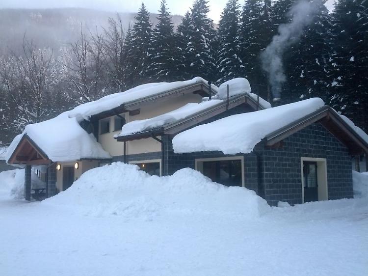  Ultime ciaspolate... sopra un mare di neve al Rifugio Lagdei