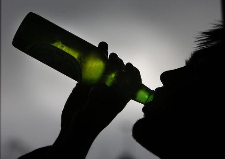Alcol, in cura oltre 100 minorenni