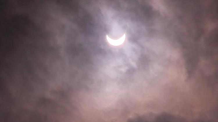 Eclissi solare, il timelapse da Bergamo