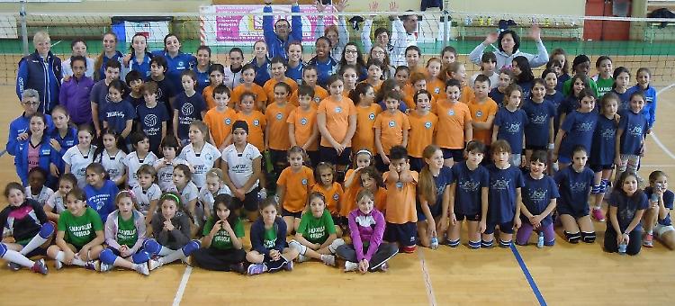 Minivolley, festa di sport per decine di baby atleti di cinque società
