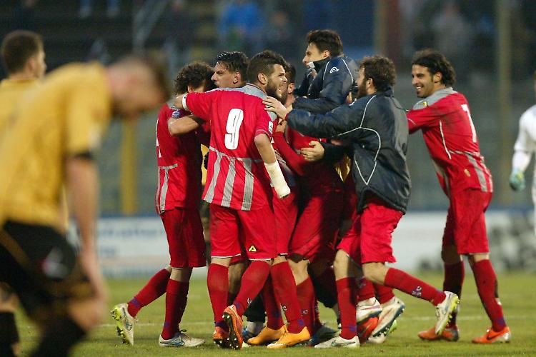 La Cremonese rimonta in dieci: 1-1 con il Real Vicenza