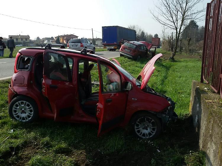 Pauroso incidente sulla Bergamina, due persone ferite