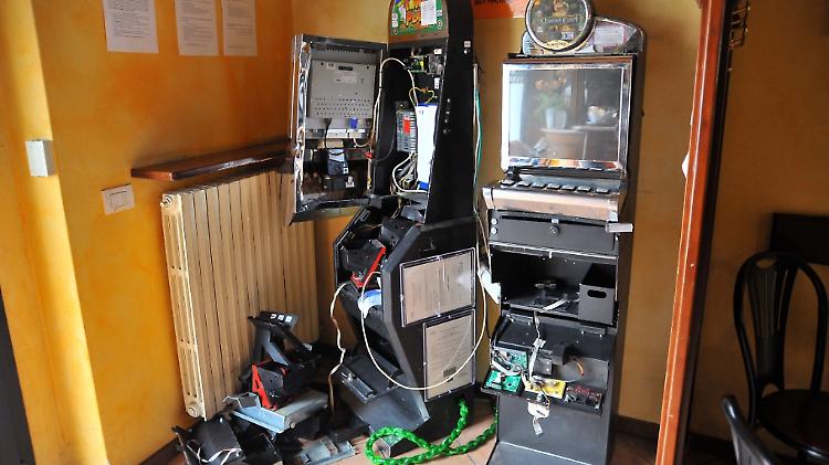 Furto al Tommy's bar, slot machine nel mirino