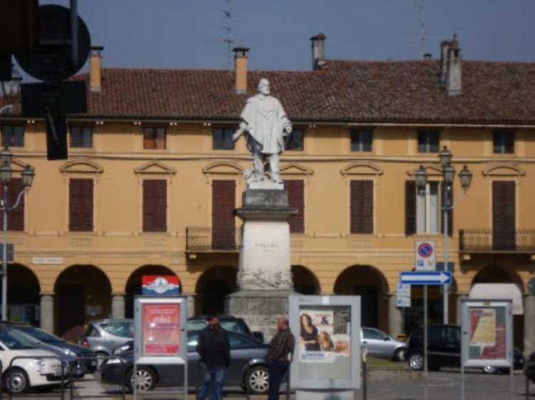 Via IV Novembre a Soresina Poca sicurezza, molti disagi