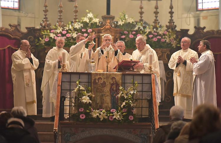 Annunciazione con il vescovo al santuario