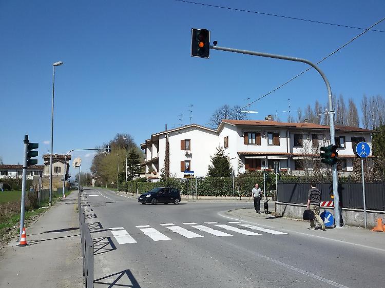 Stop alle code in via Bramante, ecco il semaforo intelligente