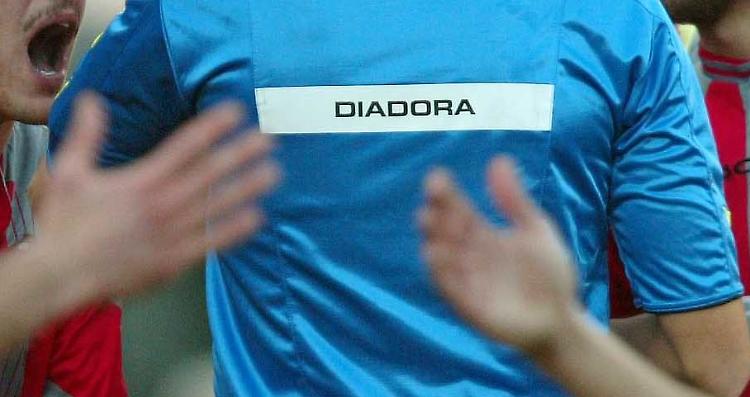 arbitro proteste