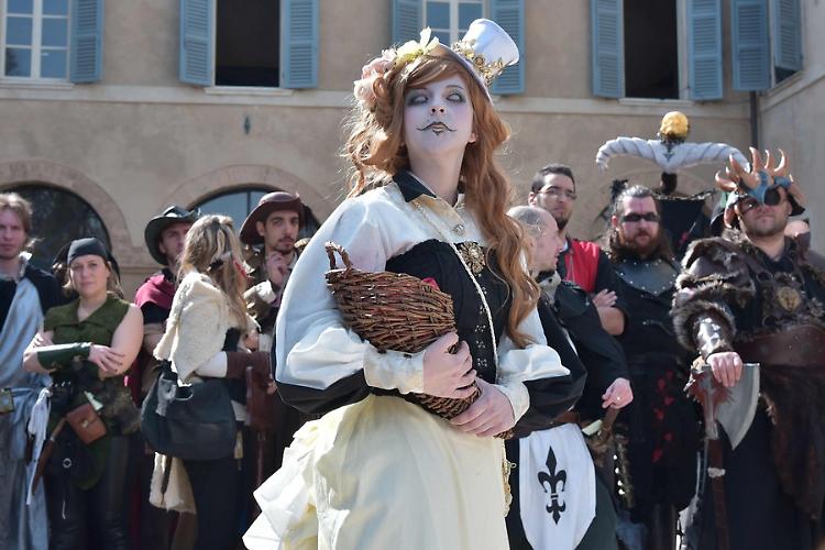 Atmosfere fantasy, 250 persone a Villa Medici del Vascello