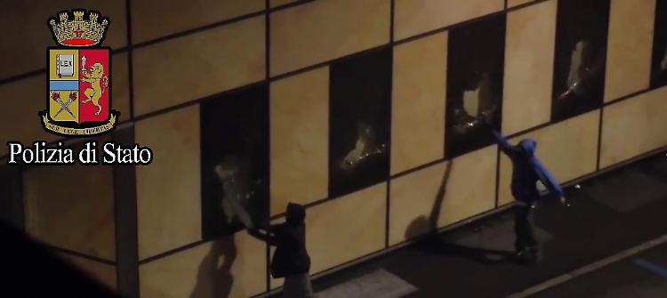 Guerriglia urbana, i due arrestati  sono in carcere