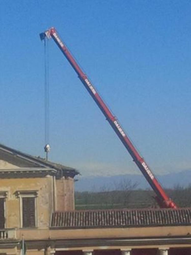 Teatro Odeon, gru per la messa in sicurezza
