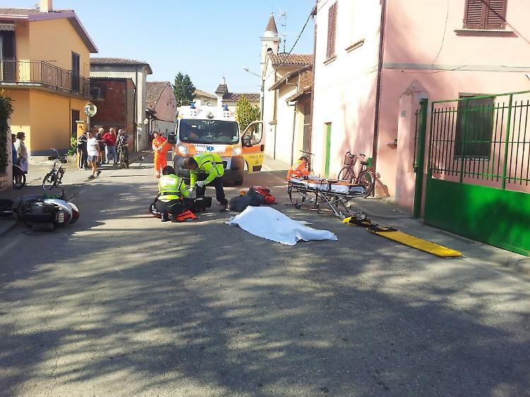 In scooter contro un'auto, muore 76enne del paese