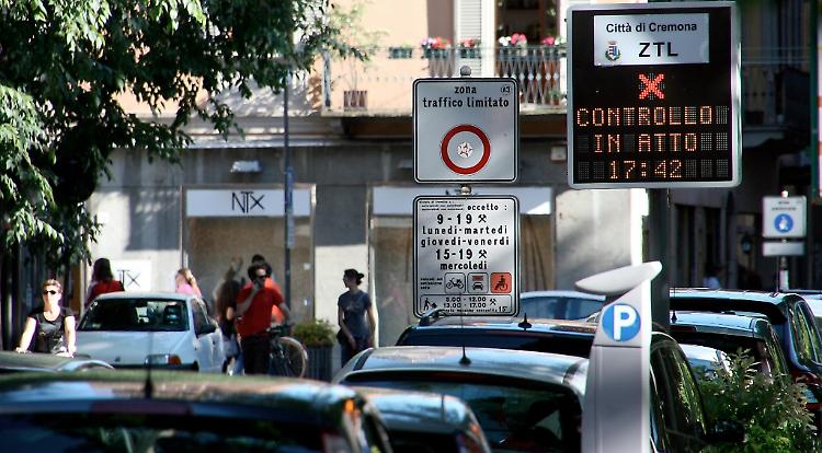 Nuova Ztl, gli esercenti si mobilitano con una raccolta firme