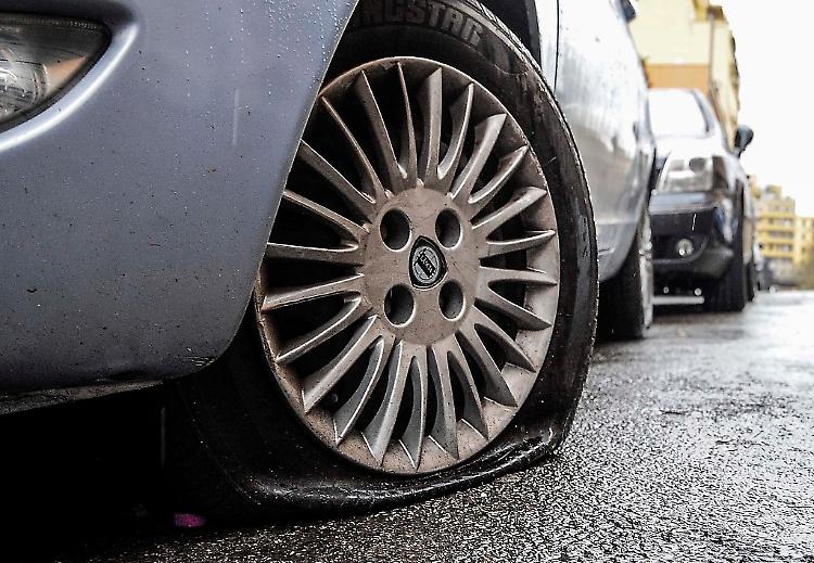 I vandali delle gomme non si fermano
