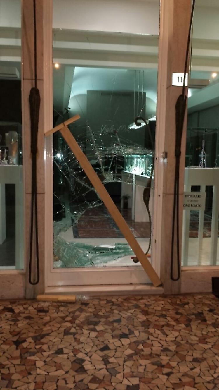 Assalto in pieno centro, Confcommercio Mantova chiede più sicurezza