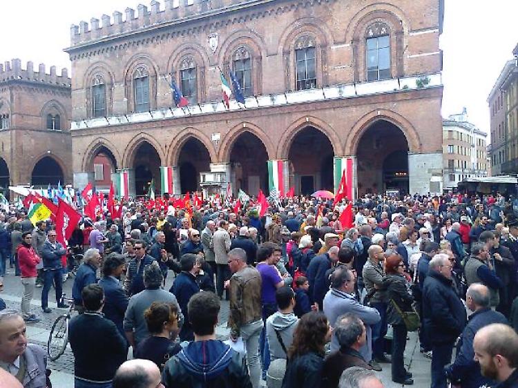 Corteo partecipato e blindato