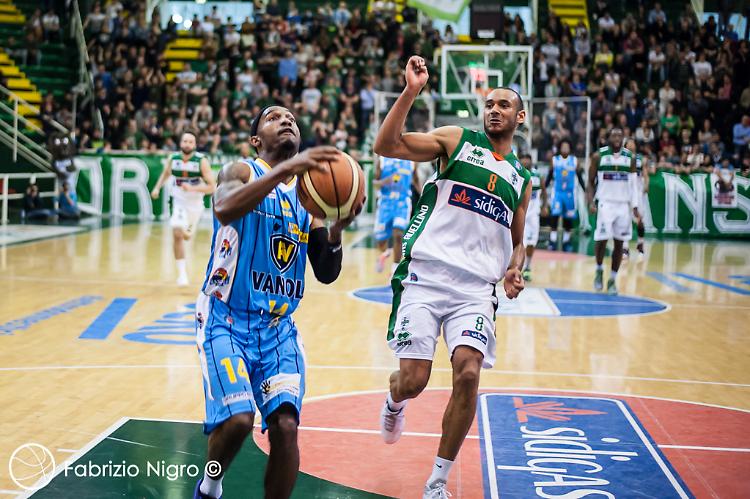 Vanoli battuta ad Avellino 84-79, addio al sogno dei playoff