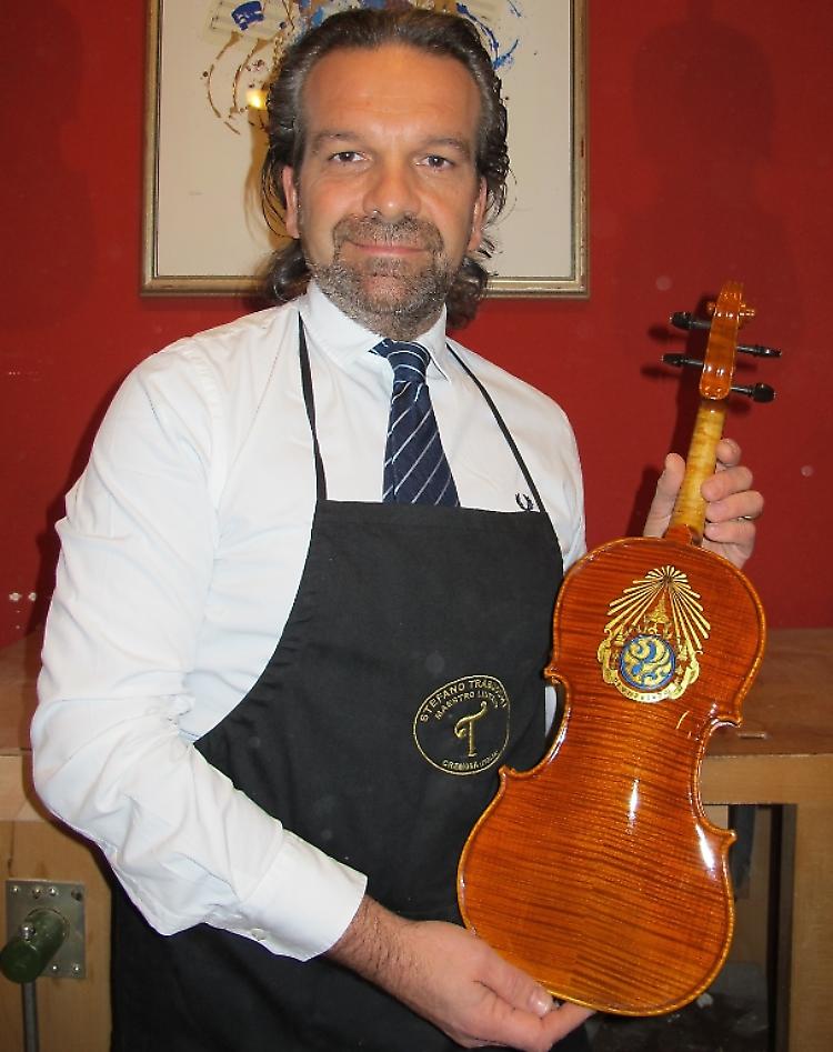 Un violino cremonese per il re della Thailandia