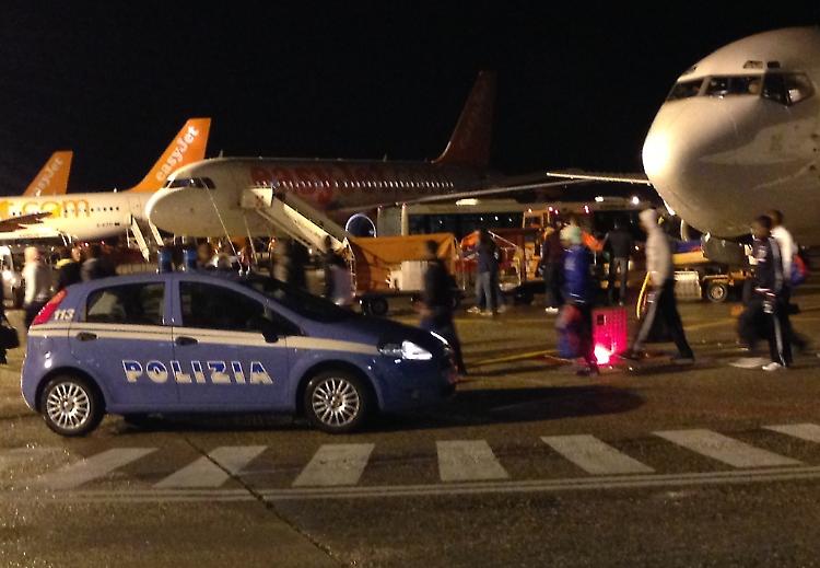 Se il migrante gioca con i soldi degli aiuti